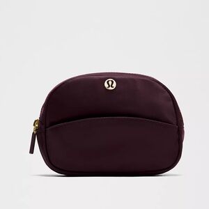 Lululemon Athletica City Essentials Pouch
Mini 2L
